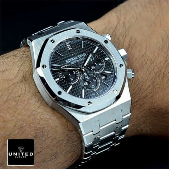 AP Royal Oak Black Dial Steel Bezel & Case Stainless Steel Replica on the man wirst