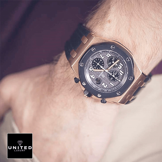 Audemars Piguet Royal Oak Siyah Kadran 25940OK.OO_.D002CA.01 Erkek bileğinde replika