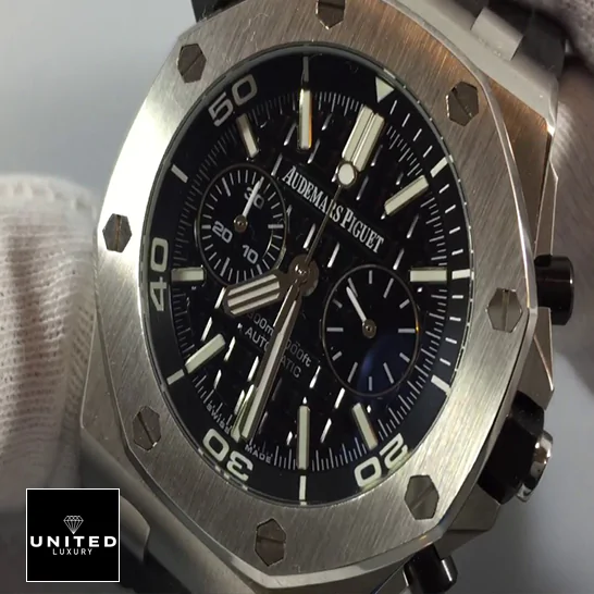 audemars_piguet_royal_oak_offshore_diver_black_dial_15710ST.OO_.A002CA.01_replica_case_unitedluxurynet