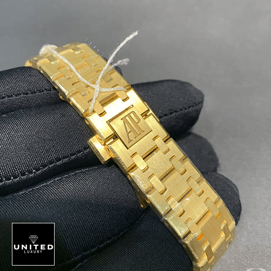 Audemars Piguet Yellow Gold Replica stainless steel bracelet on the hand
